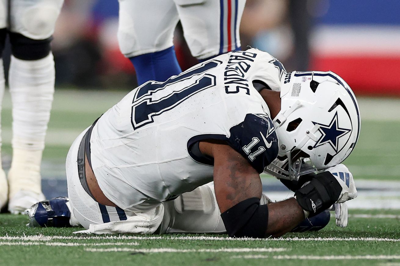 Report: Dallas Cowboys pass rusher Micah Parsons suffered high-ankle sprain against New York Giants