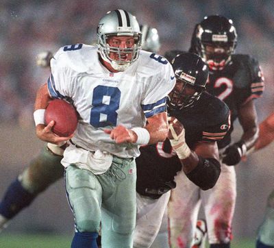 Dallas Cowboys quarterback Troy Aikman scrambles o