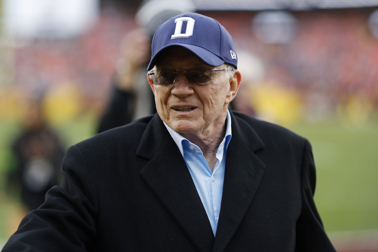 NFL trade deadline: Despite Jerry, we determine whether Cowboys are buyers or sellers