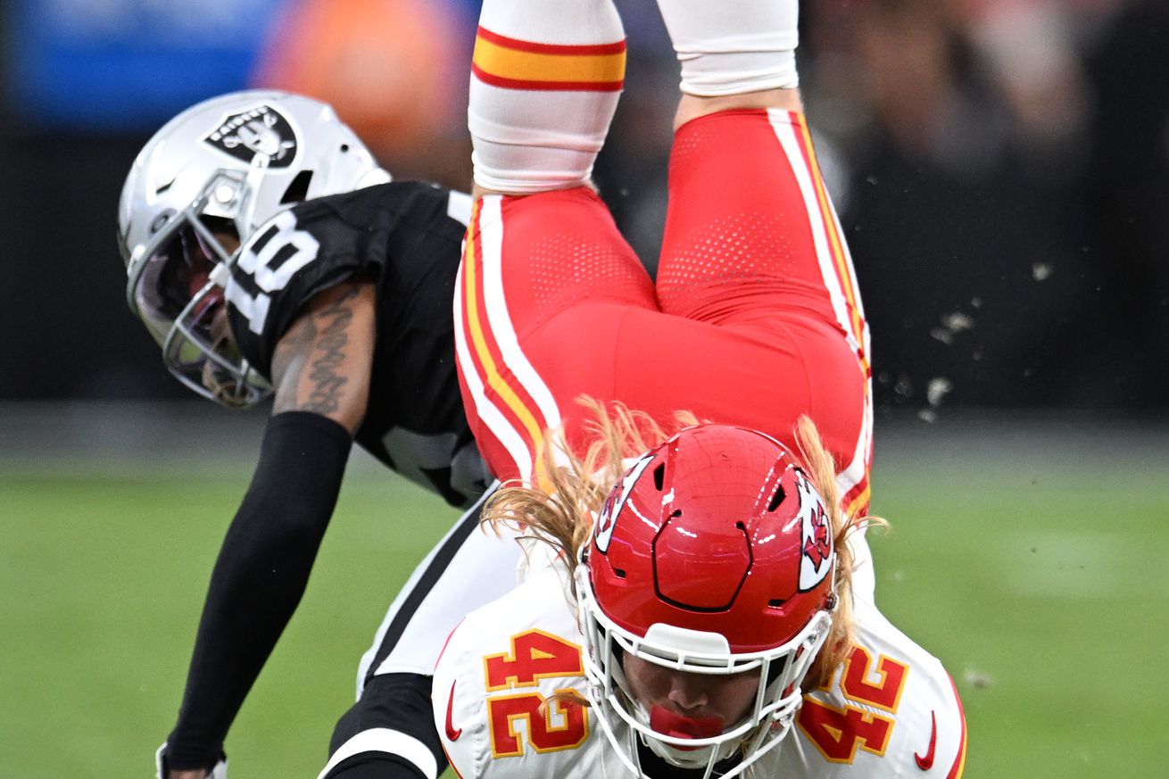 Black Friday Football odds, pick and live discussion: Raiders at Chiefs