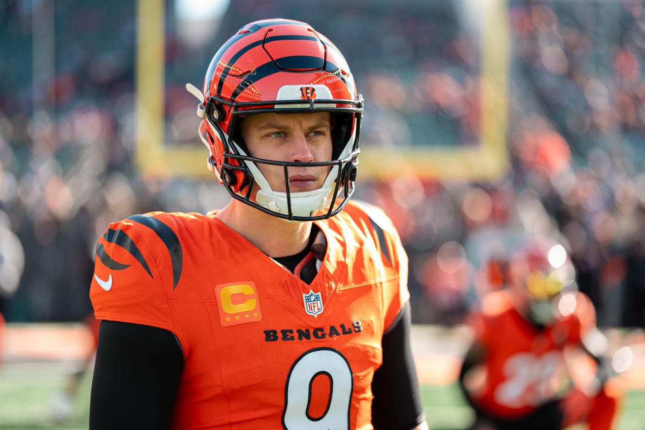 Bengals QB Joe Burrow seen limping Sunday, Cowboys host Cincinnati in Week 14