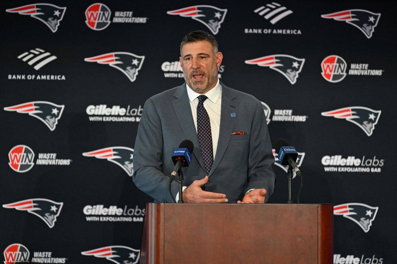 Dallas Cowboys reportedly held interest in Mike Vrabel and Patriots made move knowing that