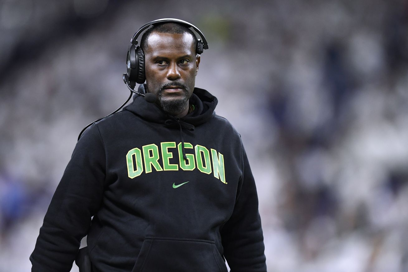 Report: Cowboys hiring Junior Adams from Oregon as their wide receivers coach