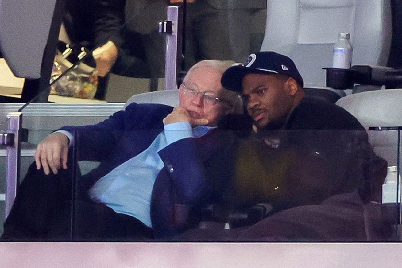 Cowboys news: Source claims Jerry Jones and Micah Parsons are talking about a new deal