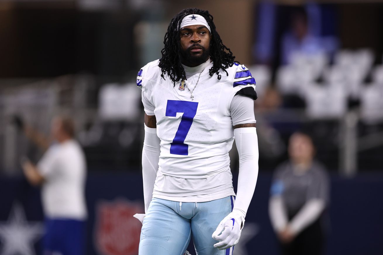 Cowboys owner Jerry Jones questions early deals for Trevon Diggs, Terence Steele Cowboys owner Jerry Jones questions early deals for Trevon Diggs, Terence Steele