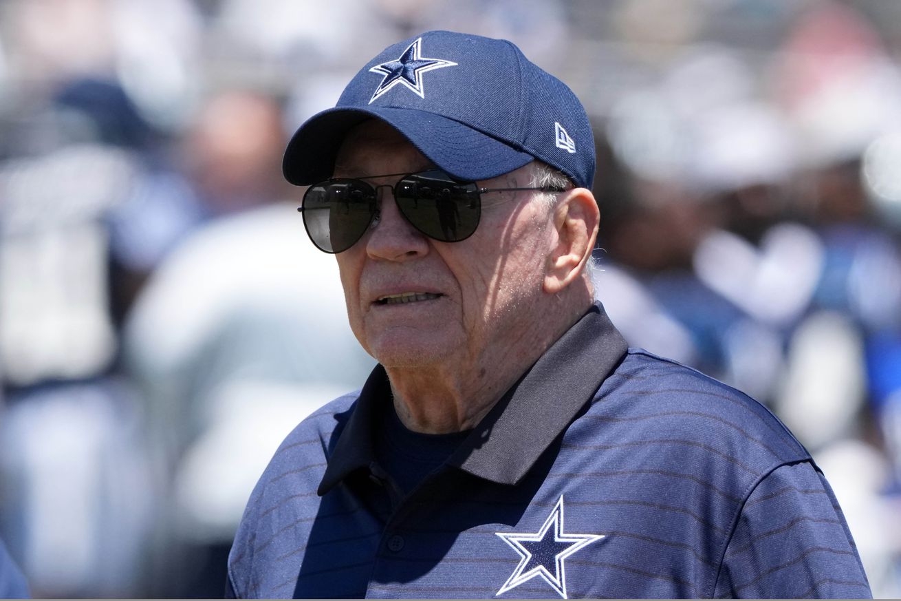Cowboys news: Jerry Jones says he’s not trading Micah Parsons Cowboys news: Jerry Jones says he’s not trading Micah Parsons